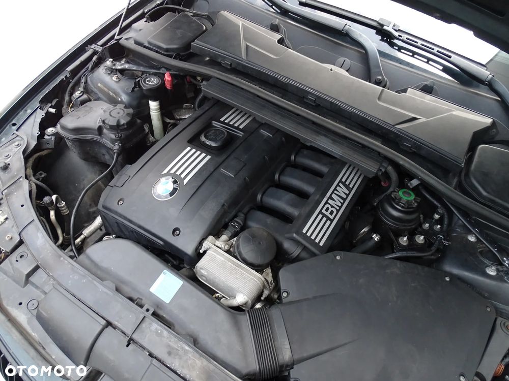 BMW Seria 3 325xi - 16