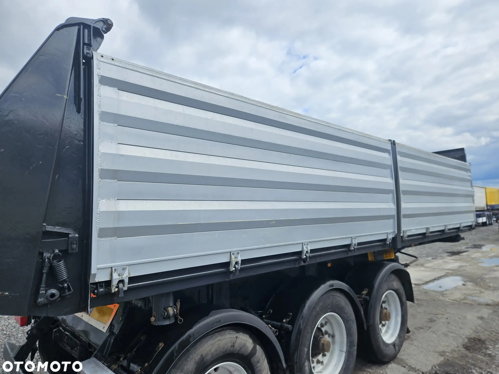 Schwarzmuller 47.000zł netto NACZEPA HKS 3 WYWROTKA 3 STRONNA 7,20M 3 OSIE ALUFELGI St. BDB MOŻLIWOŚĆ TRANSPORTU - 9