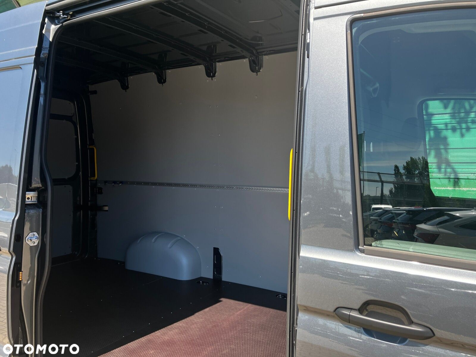 Volkswagen Crafter 35 2.0 TDI L3H3 3640 177 KM - 15