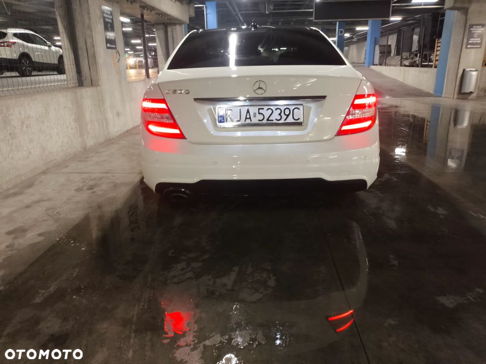 Mercedes-Benz Klasa C 200 CGI BlueEff Avantgarde - 18