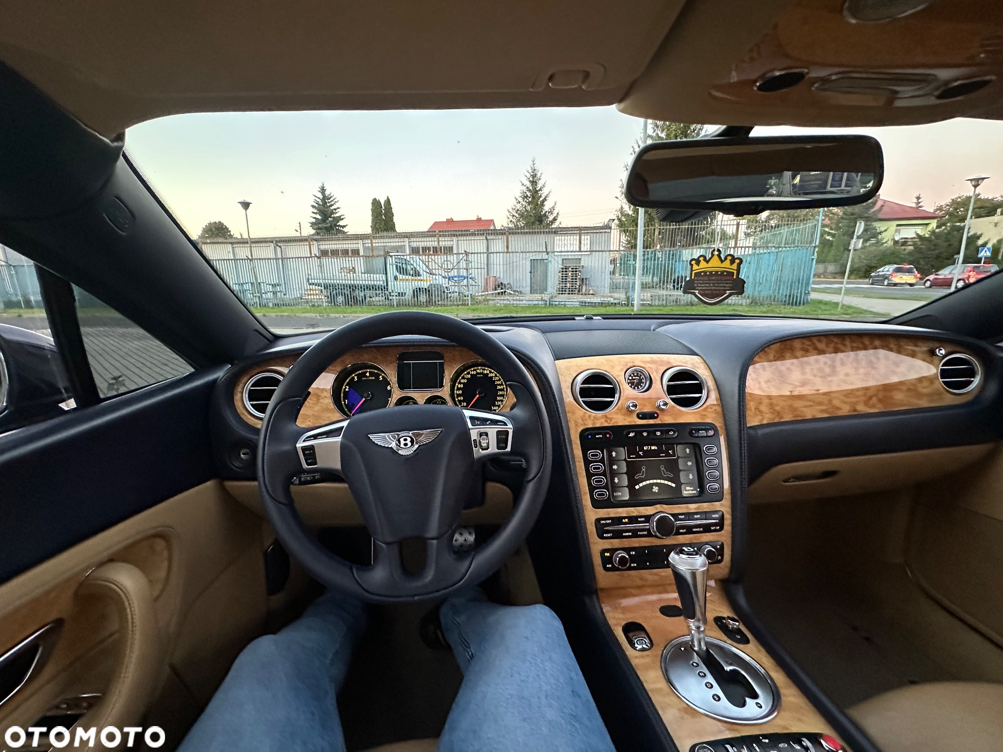 Bentley Continental GT Standard - 39