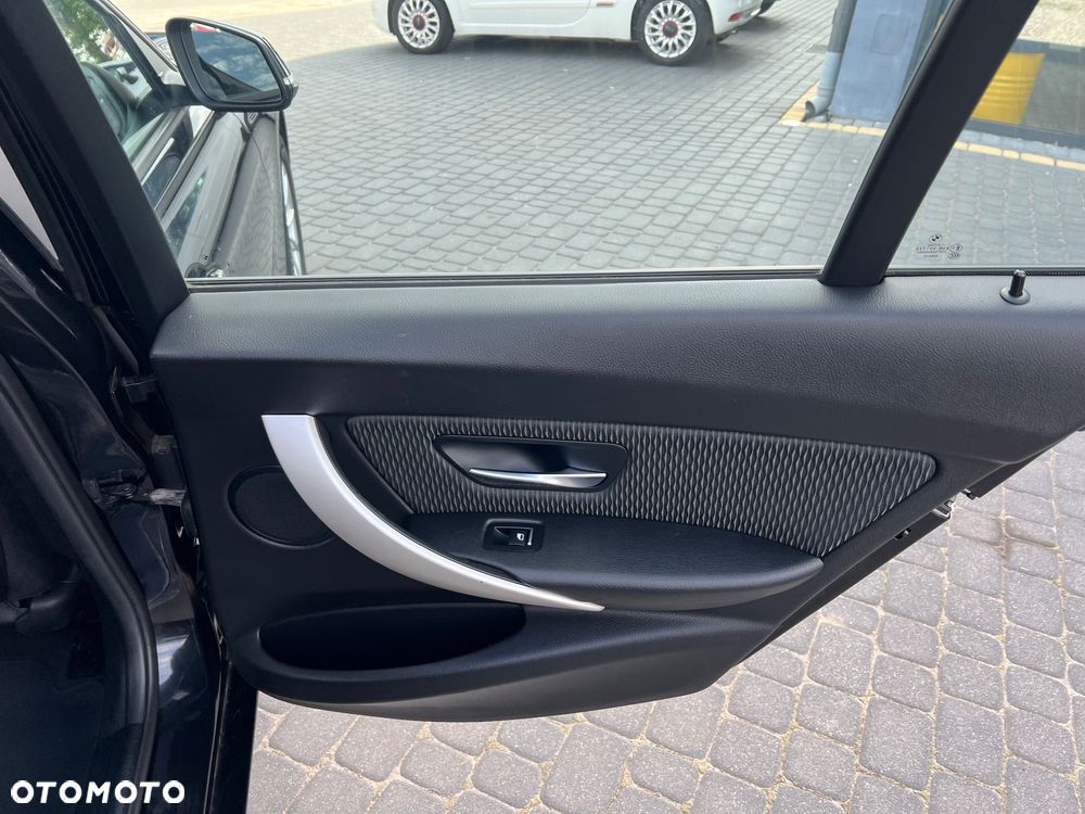 BMW Seria 3 318d Blue Performance Luxury Line - 22