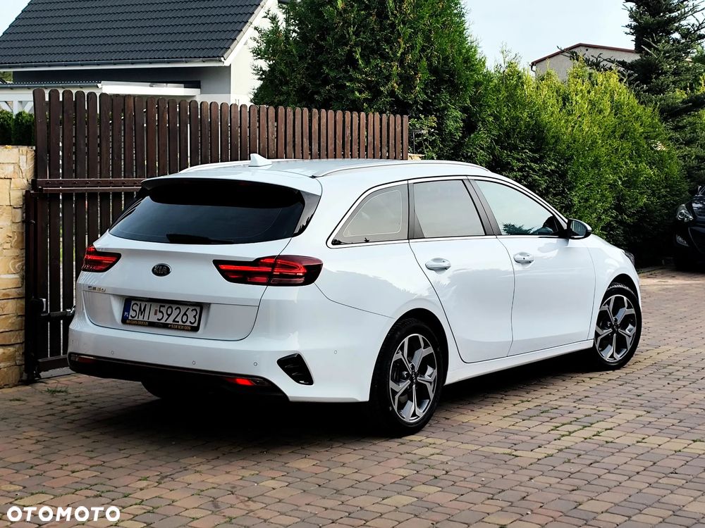 Kia Ceed 1.6 CRDi (48V Mild-Hybrid) Platinum - 30