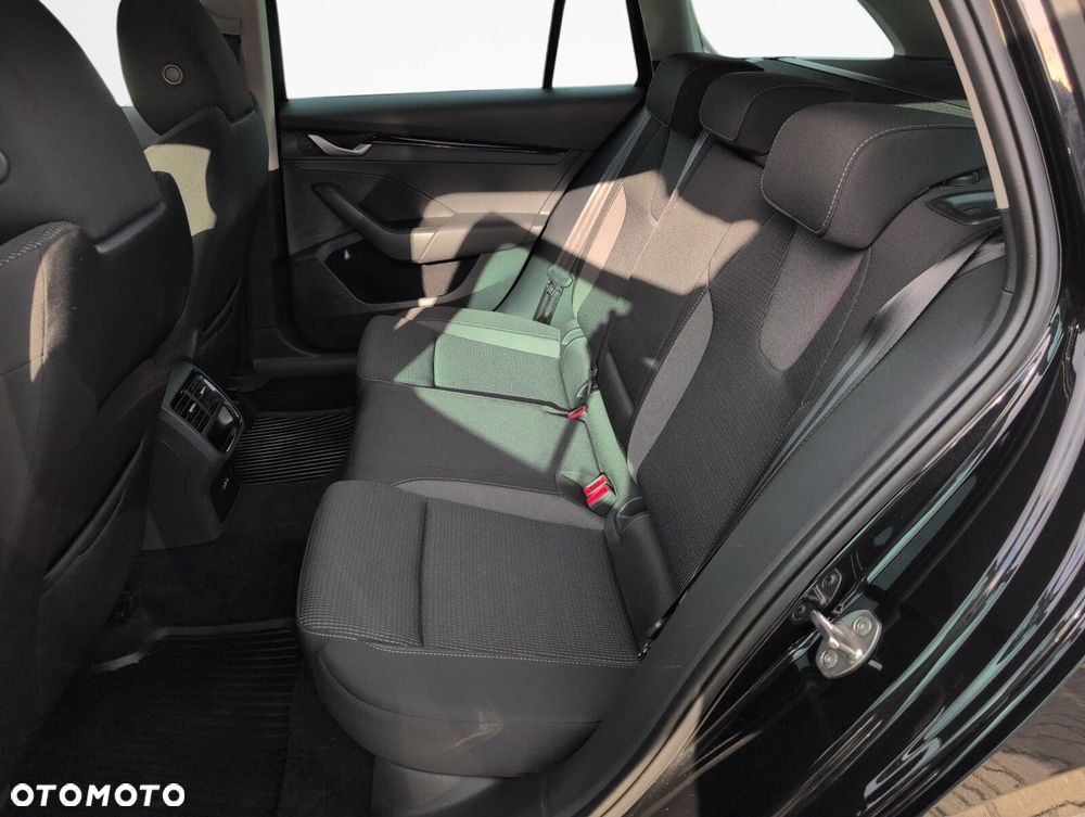 Skoda Octavia 1.5 TSI mHEV Selection DSG - 12