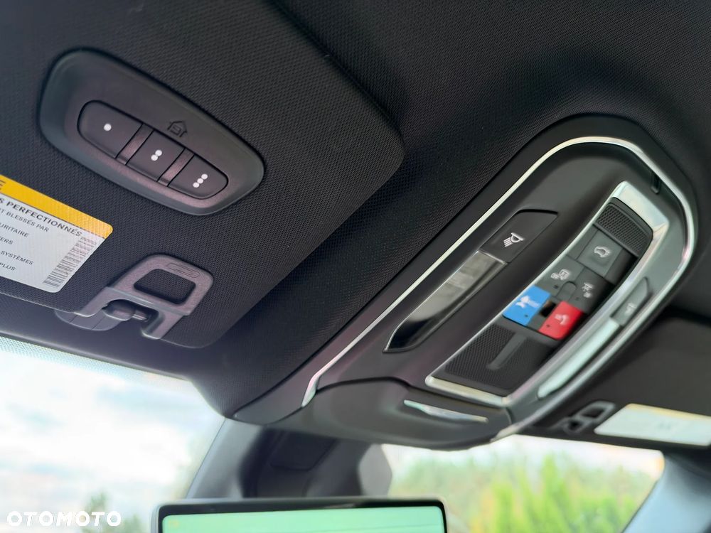 Jeep Grand Cherokee - 32