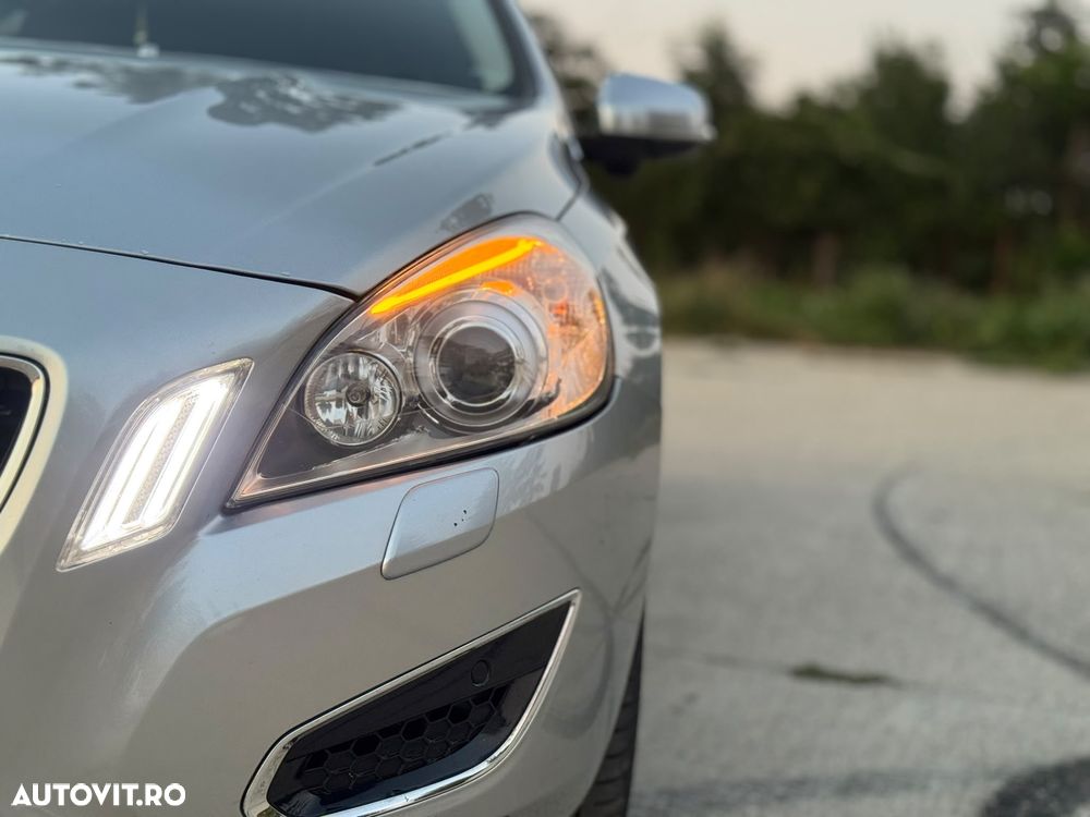 Volvo V60 D5 AWD Geartronic Summum - 3