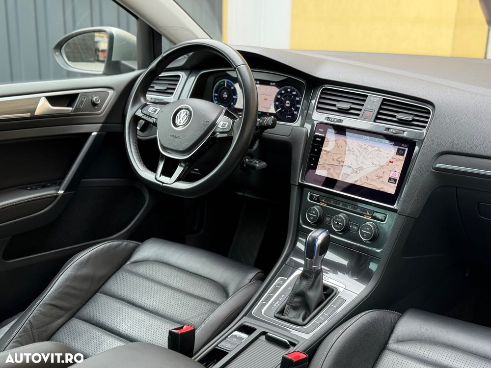 Volkswagen e-Golf - 13