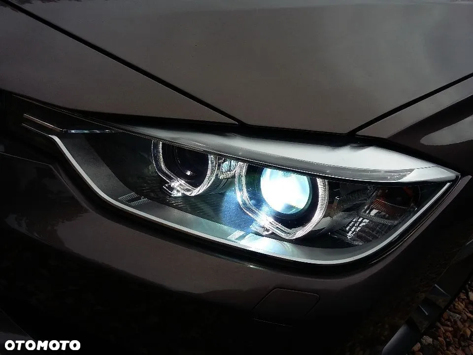 BMW Seria 3 320d DPF Touring Efficient Dynamics Edition - 33