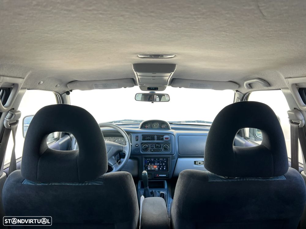 Mitsubishi Pajero Sport 2.5 TD GLS - 17