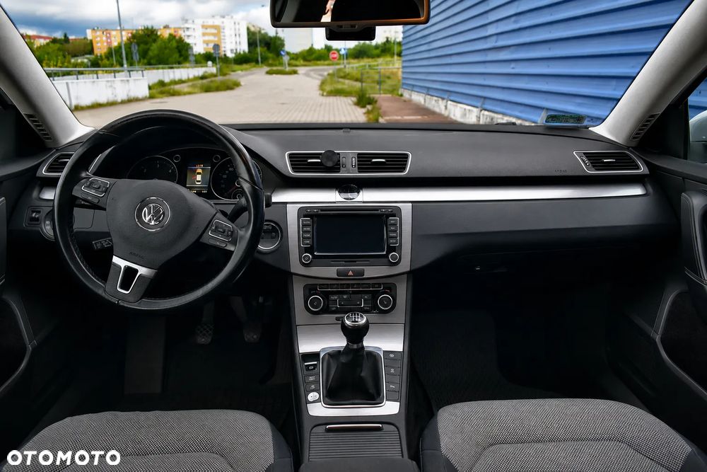 Volkswagen Passat 2.0 TDI DPF Comfortline - 14