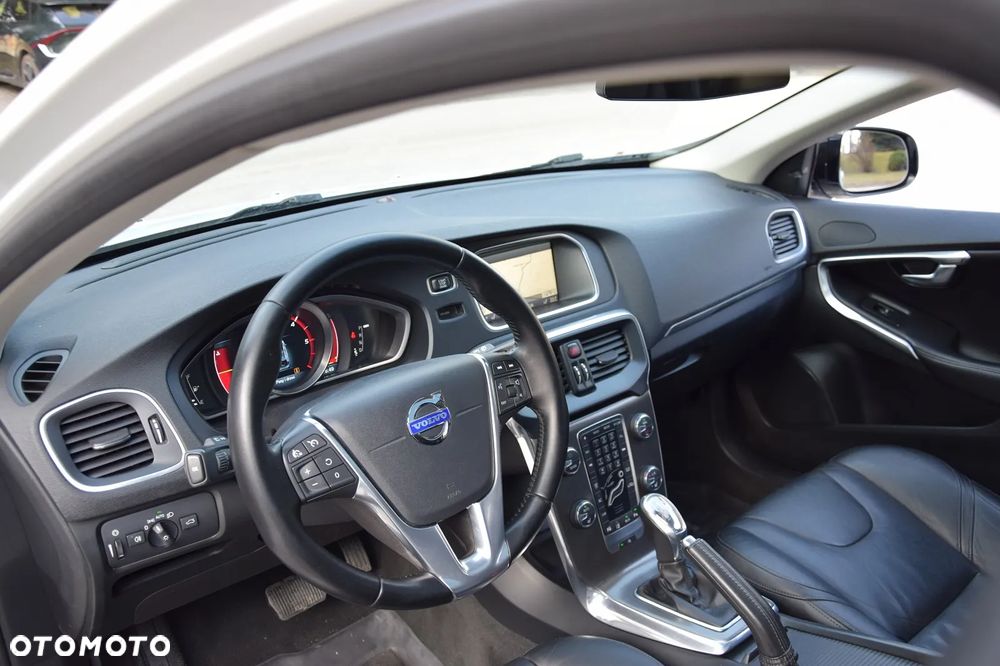 Volvo V40 D3 Geartronic Summum - 17