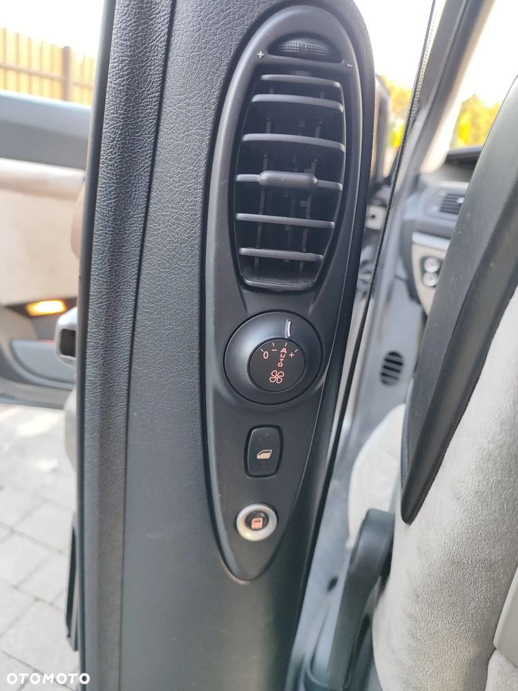 Peugeot 807 HDi 170 Bi-Turbo Premium - 10