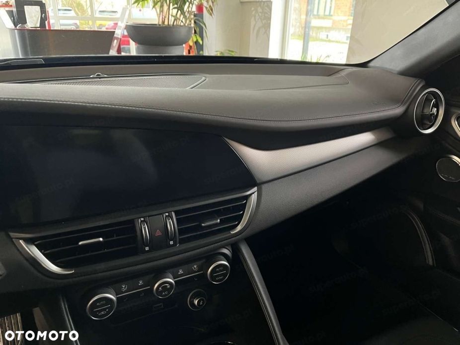 Alfa Romeo Giulia 2.2 D Turbo Veloce Q4 - 9