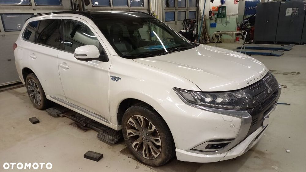 Mitsubishi Outlander Intense + - 1