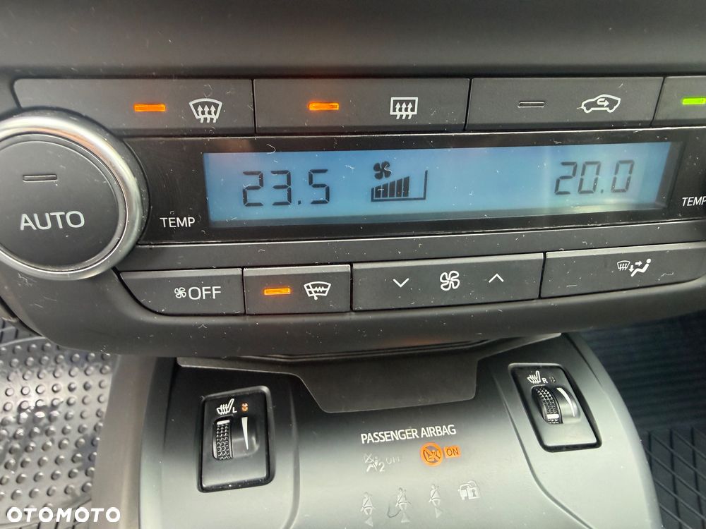 Toyota Avensis 2.0 Selection MS - 11