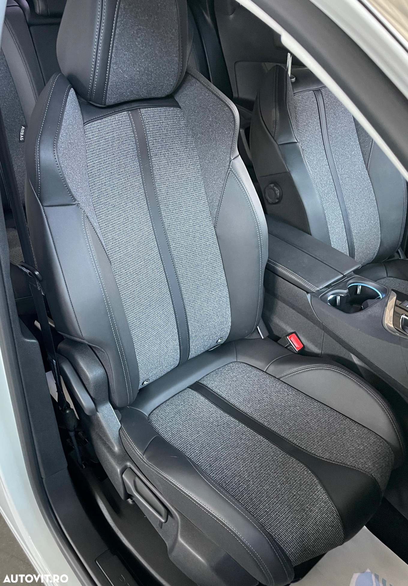 Peugeot 3008 1.2 PureTech Turbo S&S EAT6 GT-Line - 34