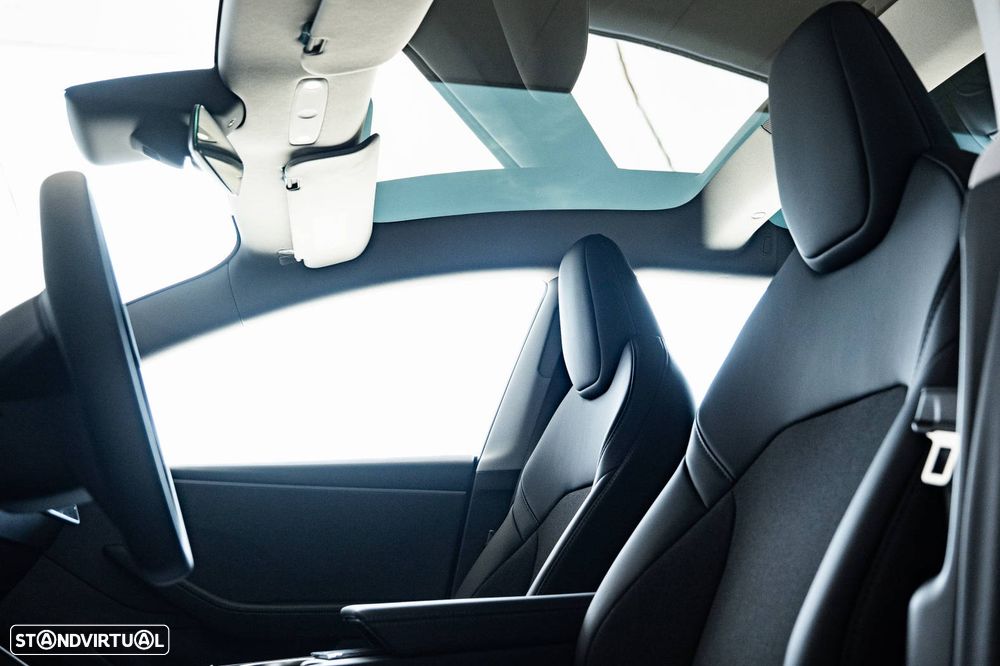 Tesla Model 3 — fotografia 16