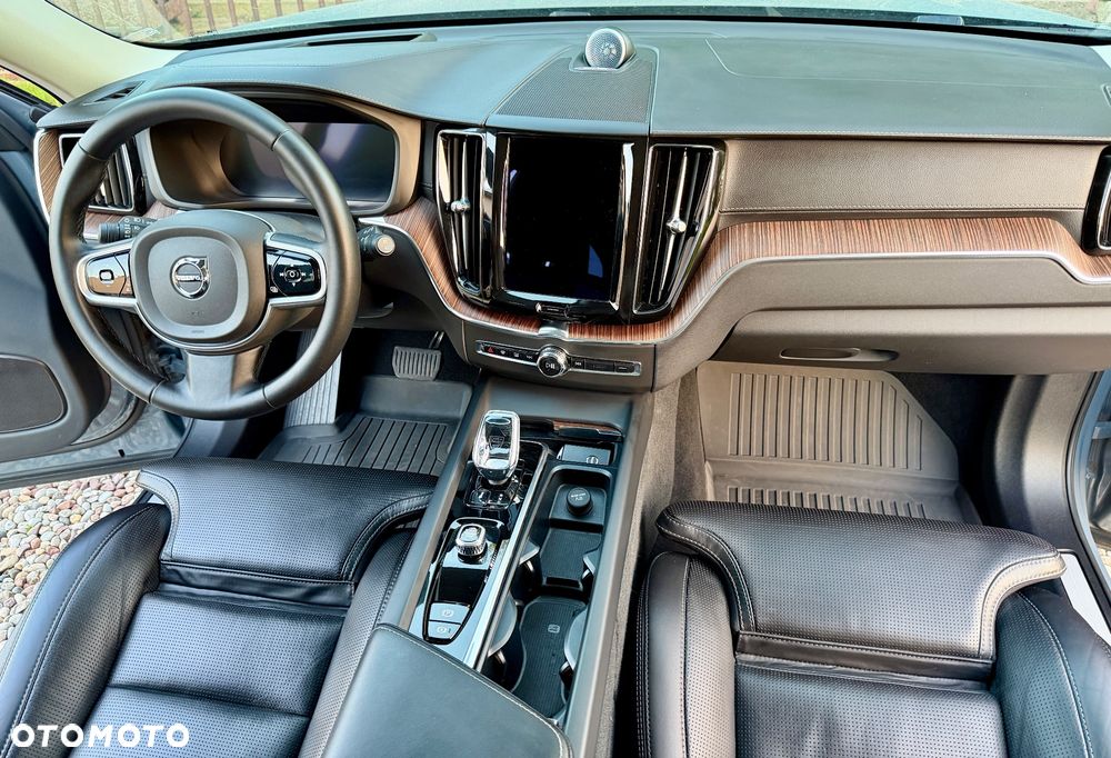 Volvo XC 60 T8 Plug-In Hybrid AWD Ultra Black Edition - 15