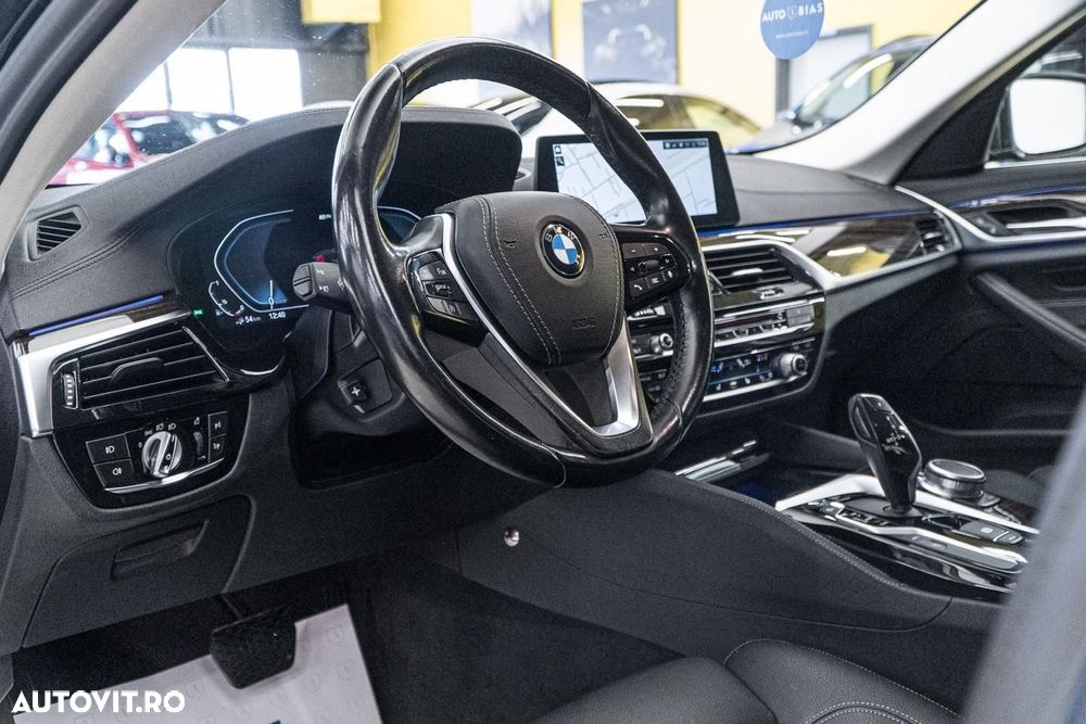 BMW Seria 5 530e iPerformance Aut. Luxury Line - 7