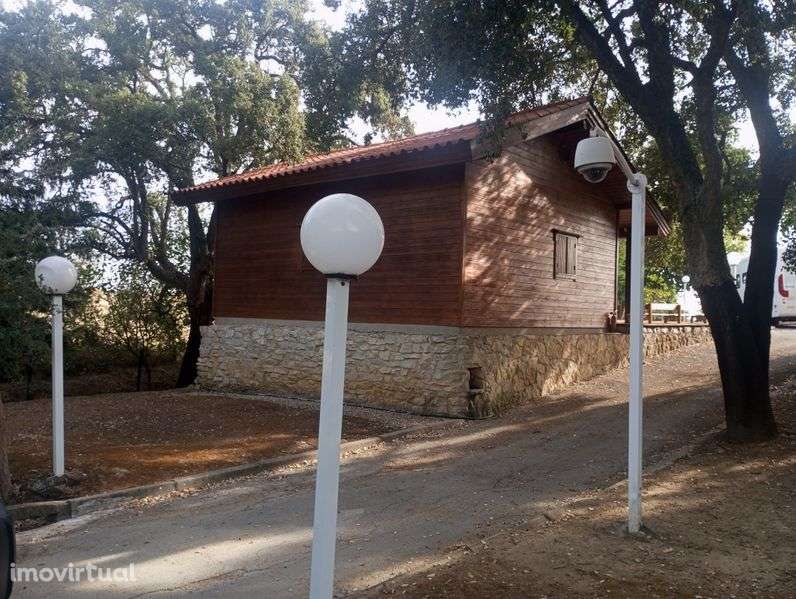 Villa composta de  vivenda+ chalet de madeira+casa+ piscina - Grande imagem: 2/12