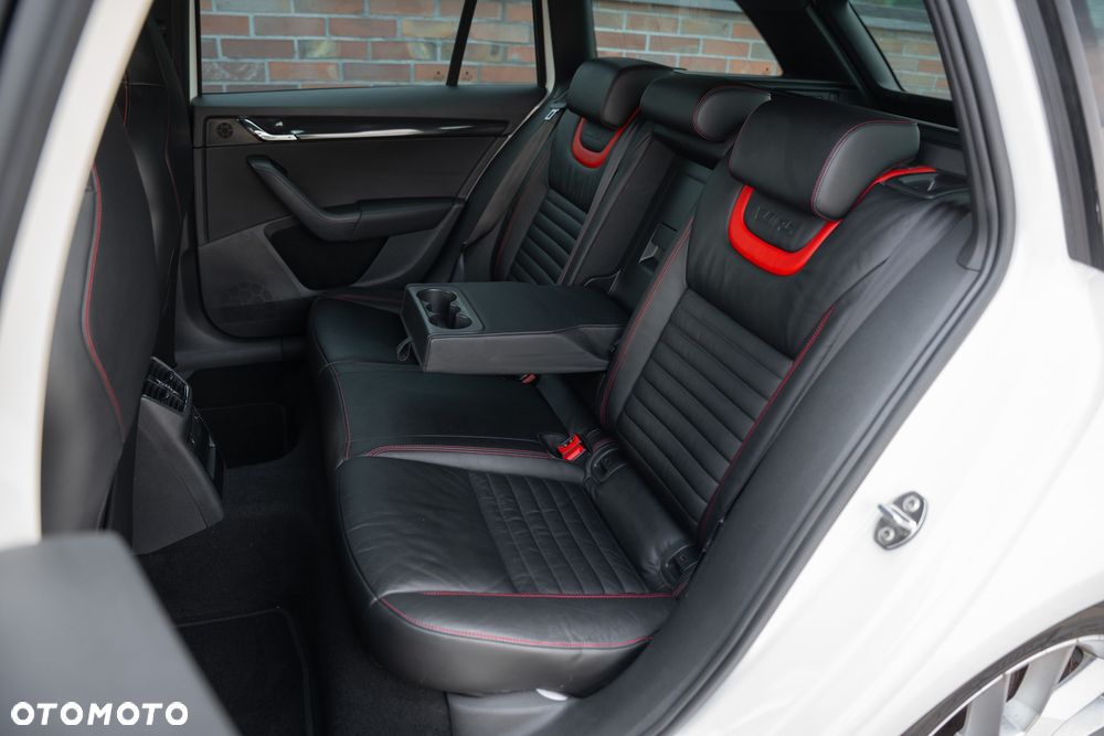 Skoda Octavia 2.0 TSI RS 230 - 35