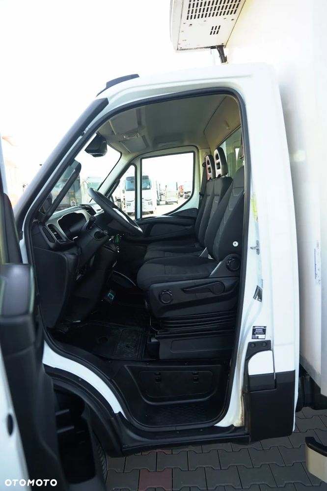 Iveco DAILY 70-150 / CHŁODNIA / AGREGAT THERMO KING V -300 MAX / BLIŹNIAK / WINDA DHOLLANDIA / AUTOMAT / 3 MIEJSCA - 23