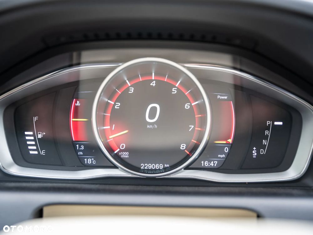 Volvo XC 60 T6 AWD Momentum - 12