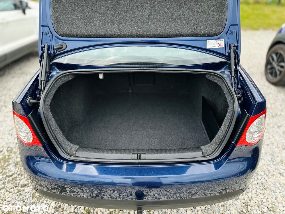 Volkswagen Jetta 1.9 TDI DPF Trendline - 19
