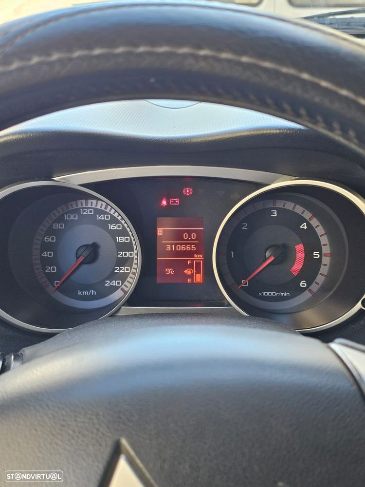 Mitsubishi Outlander 2.0 DI-D Instyle 4WD - 13