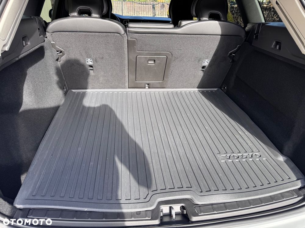 Volvo XC 60 B5 B AWD Ultimate Dark - 17