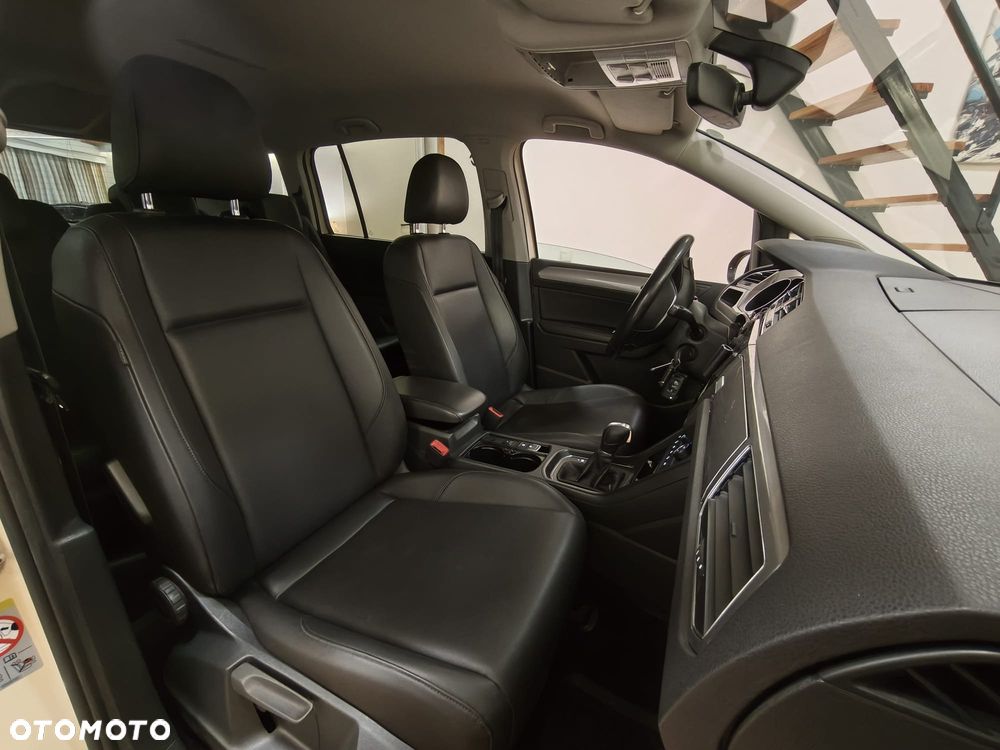 Volkswagen Touran - 23