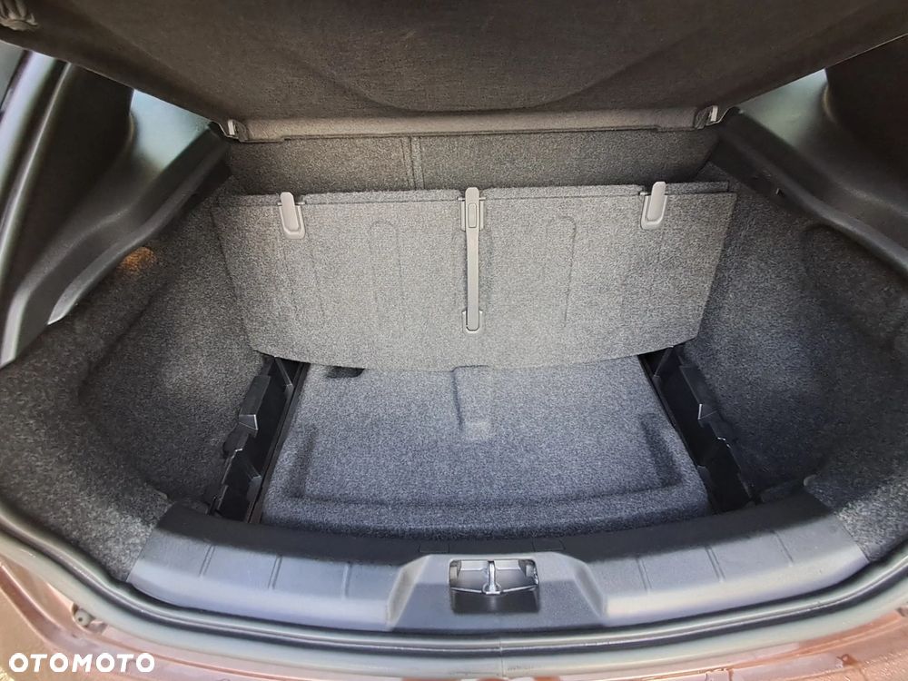 Volvo V40 Cross Country - 11