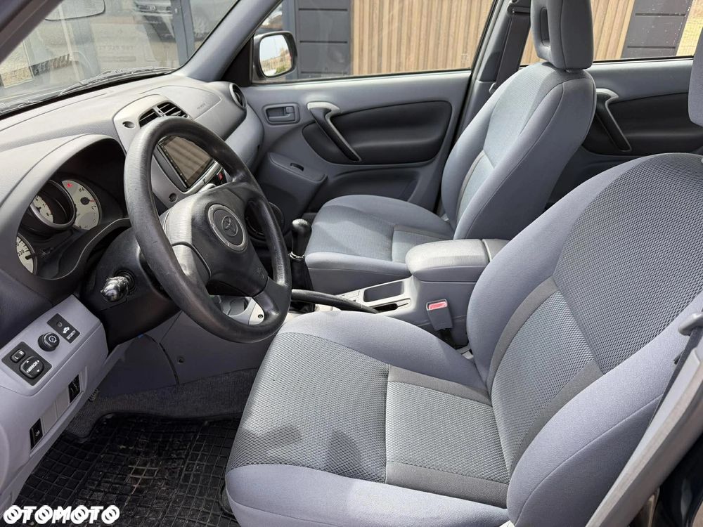 Toyota RAV4 1.8 VVT-i 4x2 - 10