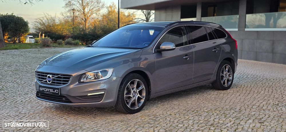 Volvo V60 2.0 D4 Momentum Geartronic - 3