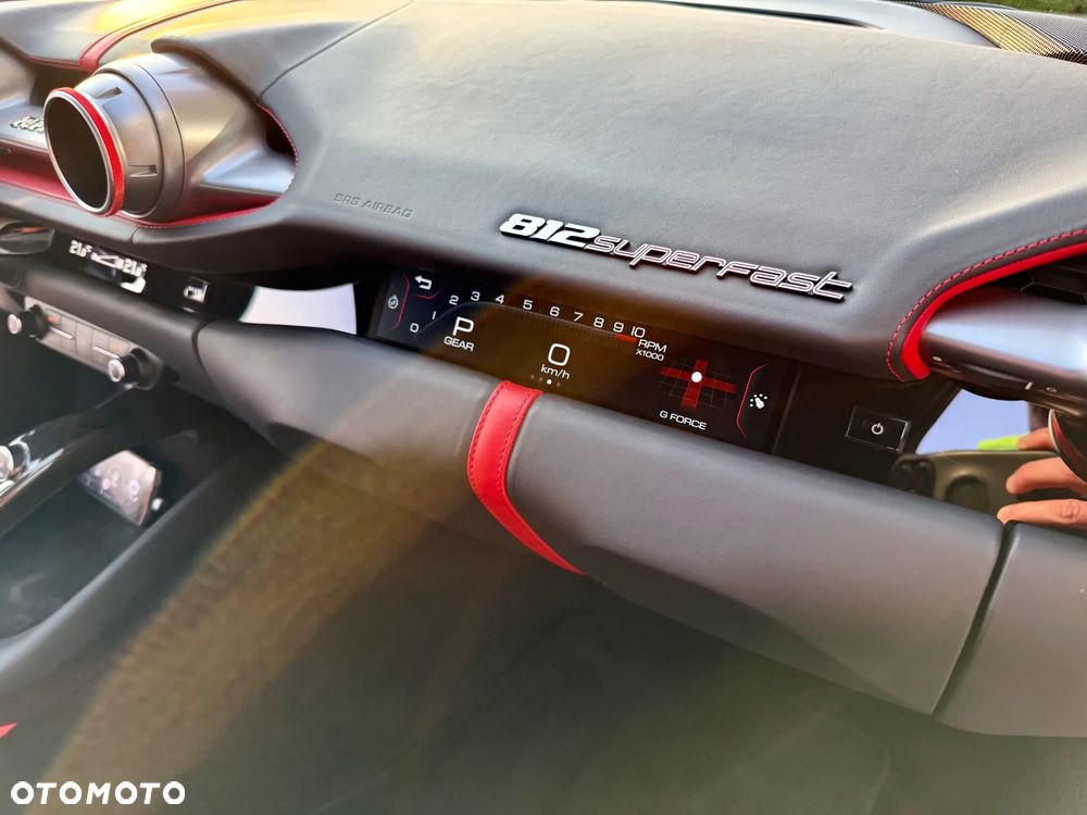 Ferrari 812 Superfast - 12
