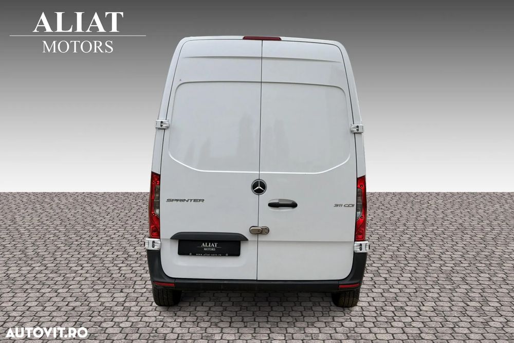 Mercedes-Benz Sprinter - 5