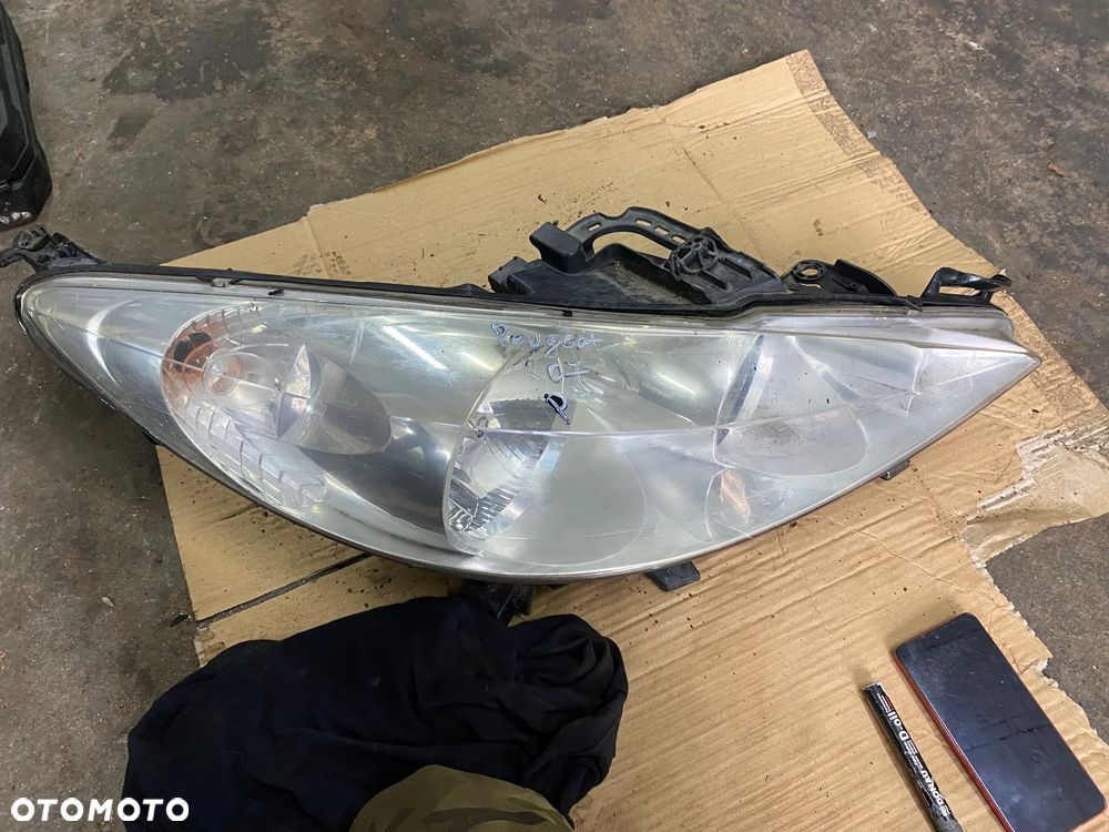 PEUGEOT 207 LAMPA PRAWA LEWA PRZÓD - 2