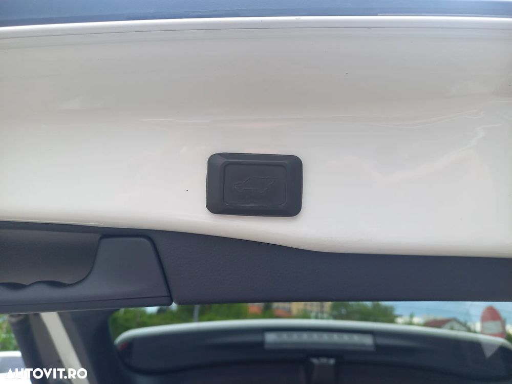 Toyota RAV4 2.5 VVT-iE 4x4 Luxury Premium - 12