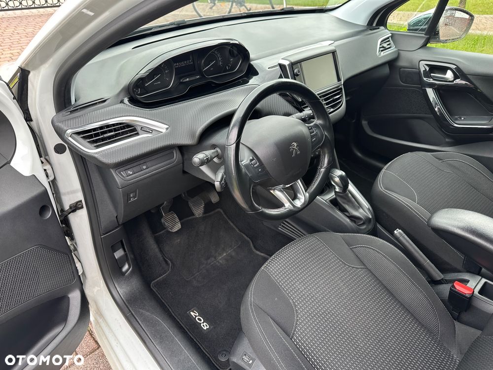Peugeot 208 1.2 PureTech GPF Signature S&S - 6