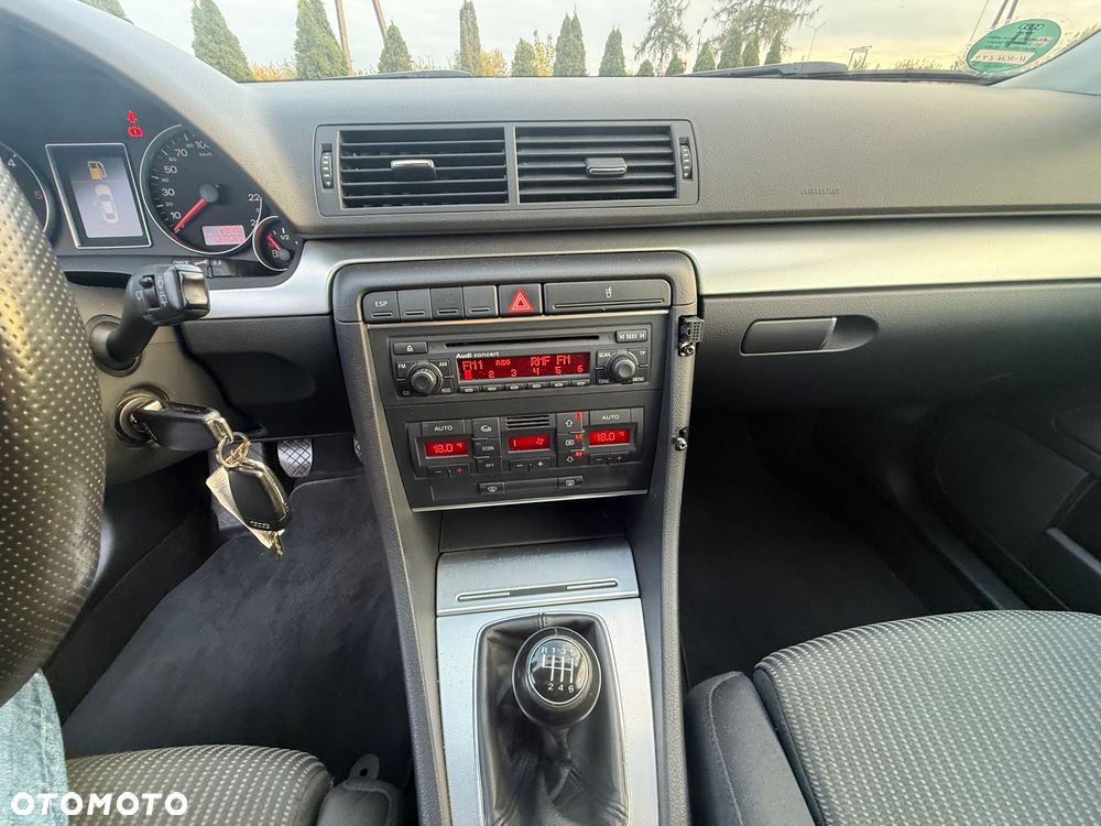 Audi A4 Avant - 22