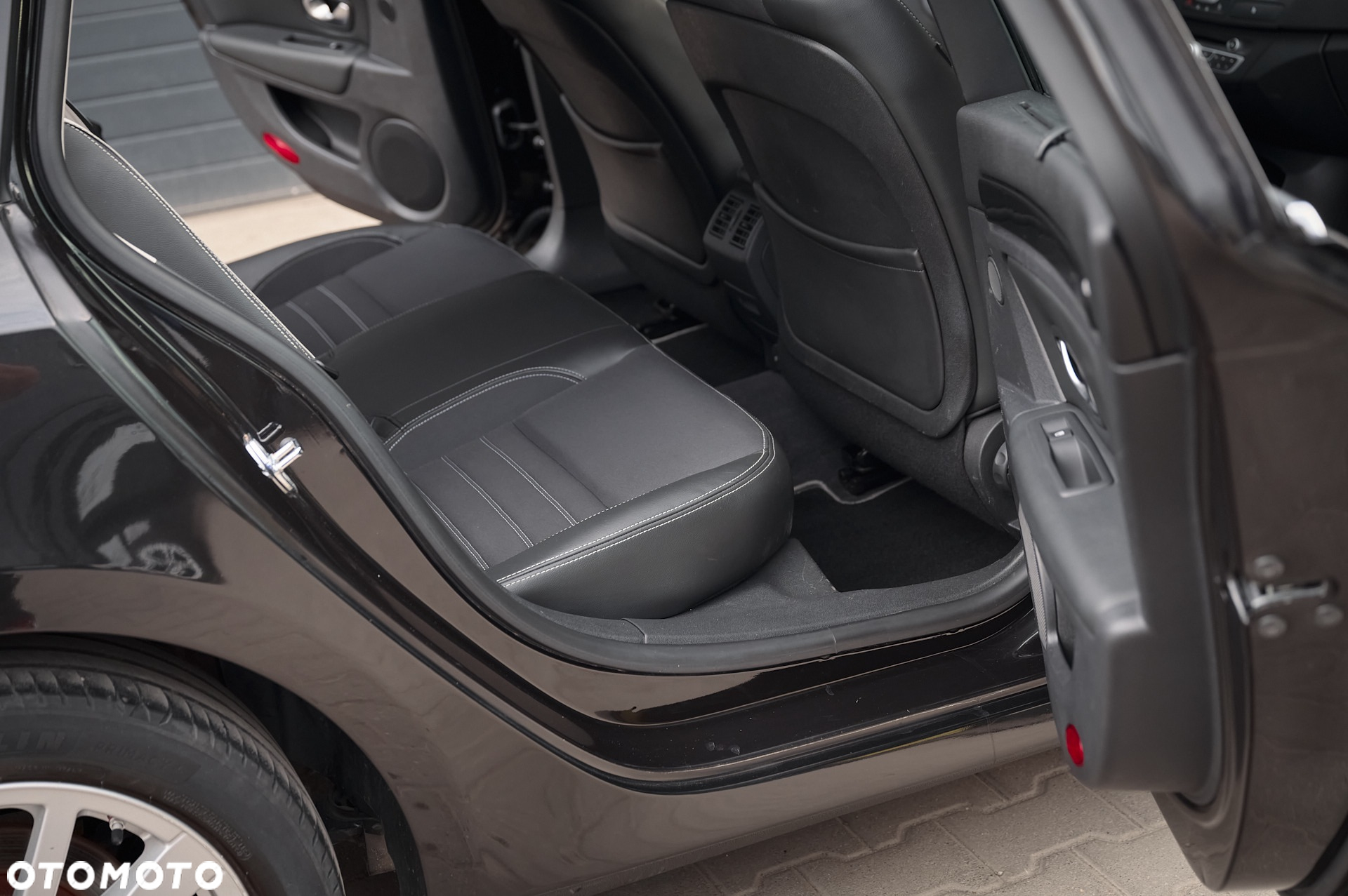 Renault Laguna Grandtour ENERGY dCi 130 FAP Start-Stop Bose Edition - 24