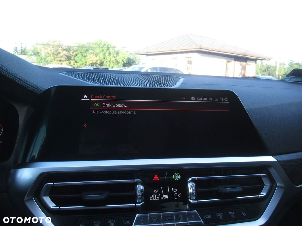BMW Seria 3 320i Luxury Line - 31