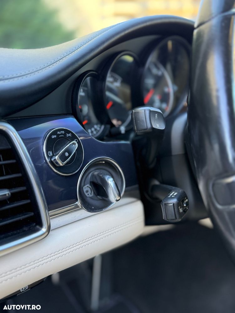 Porsche Panamera 3.0 Tiptronic S - 19
