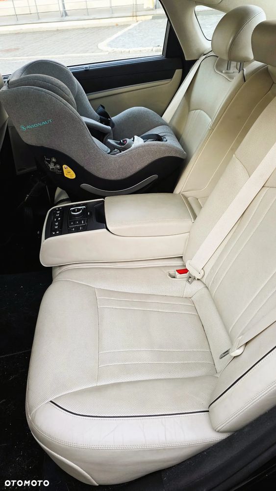 Hyundai Genesis 3.8 V6 GDI - 7