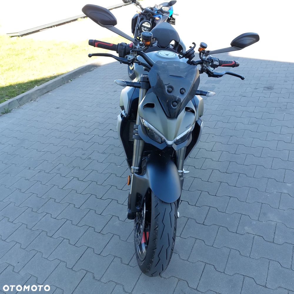 Ducati Streetfighter V2 - 4