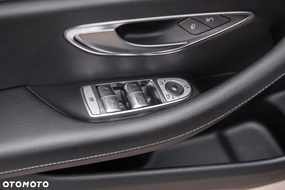 Mercedes-Benz Klasa E 220 d Business Edition 9G-TRONIC - 17