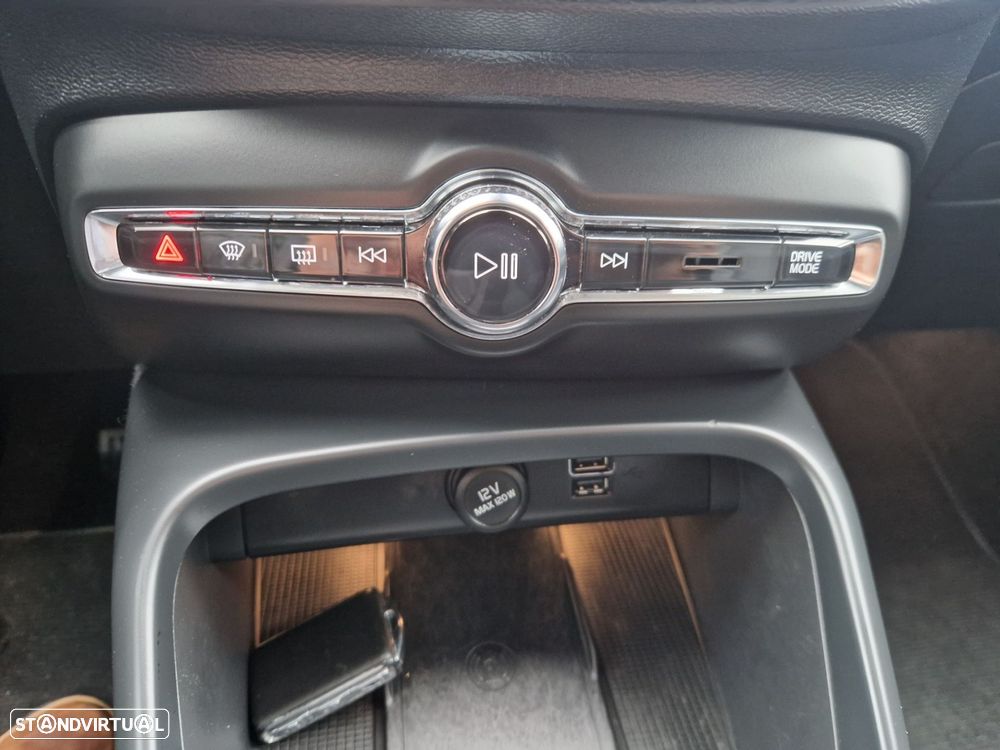 Volvo XC 40 2.0 D3 Momentum Plus - 28