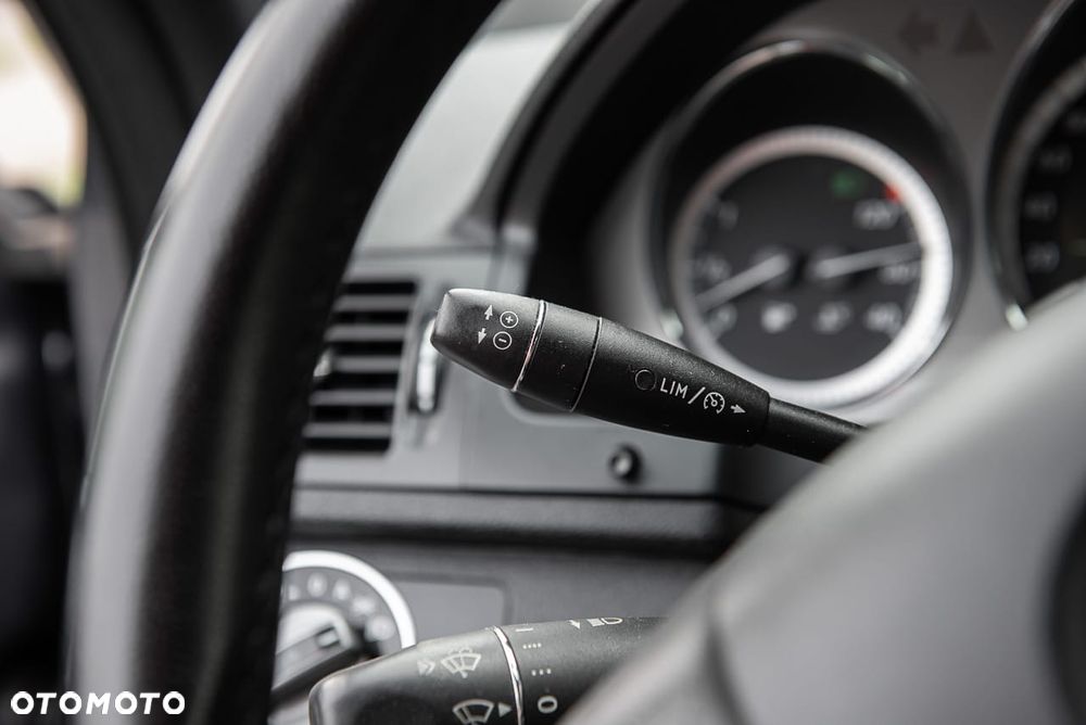 Mercedes-Benz Klasa C 220 CDI DPF Automatik Avantgarde - 30