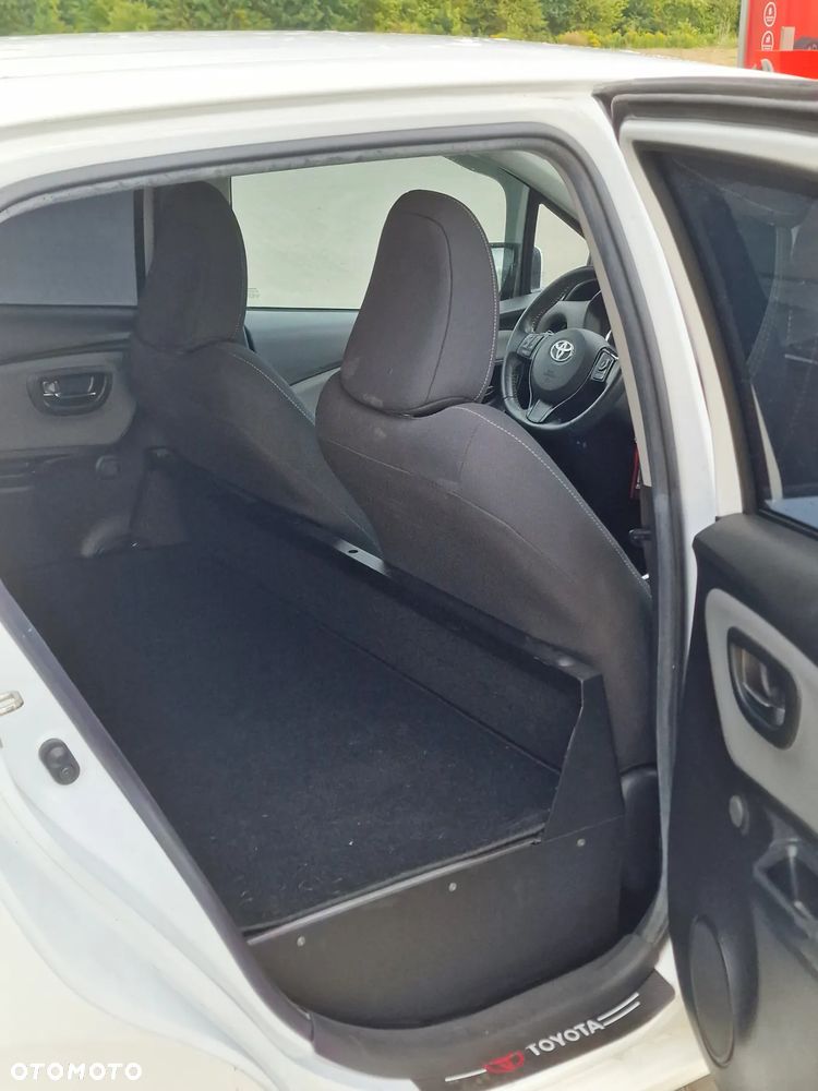 Toyota YARIS - 16