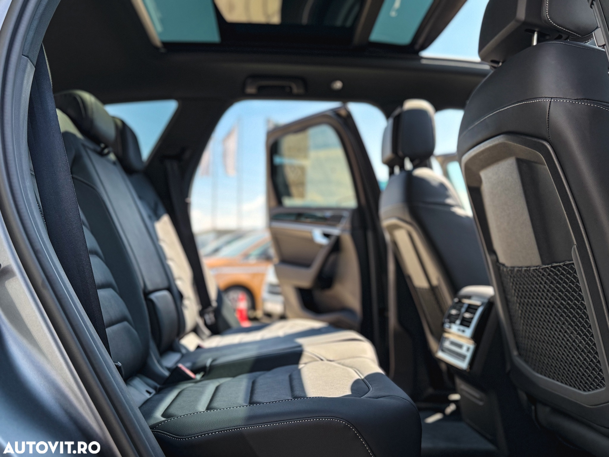 Volkswagen Touareg V6 TDI 4MOTION R-Line - 34